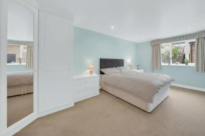 4 bed Detached for sale Image 11