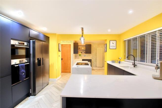 4 bed Detached for sale Image 7