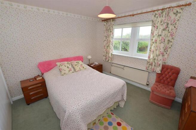 2 bed Detached Bungalow to rent Image 6
