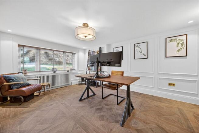 5 bed Detached for sale Image 7