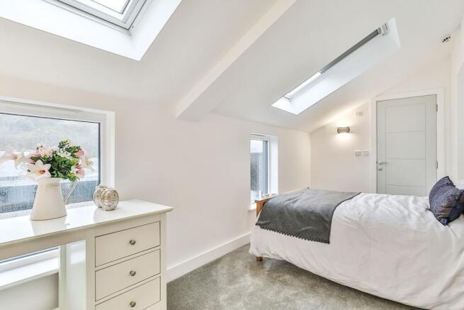 2 bed Penthouse to rent Image 10
