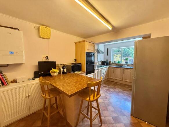 4 bed Detached for sale Image 7