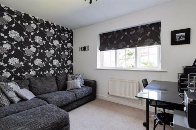 BEDROOM (REAR MIDDLE)