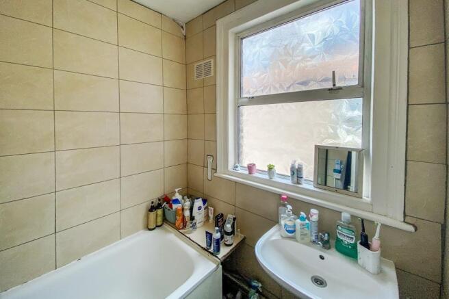 39 Waldeck Road, Duckett's Green, London N15 3EL