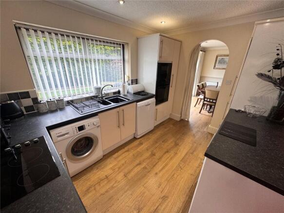 4 bed Semi-Detached to rent Image 4