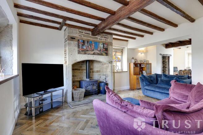 6 bed Detached for sale Image 9