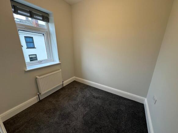 2 bed House to rent Image 6
