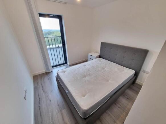 2 bed Flat to rent Image 12