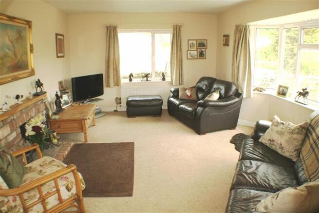 LOUNGE: