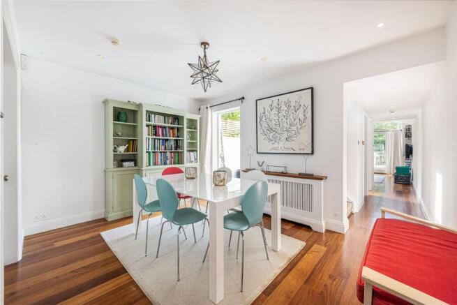 11 Cross St Din 2.jpg