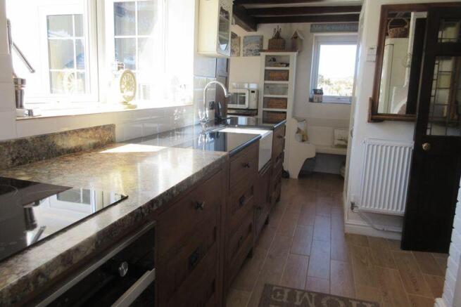 Kitchen to bre...