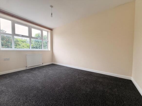 5 bed House to rent Image 11