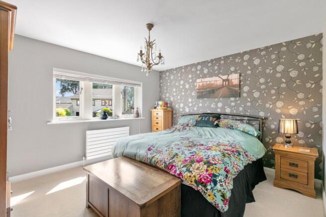 4 bed House for sale Image 7