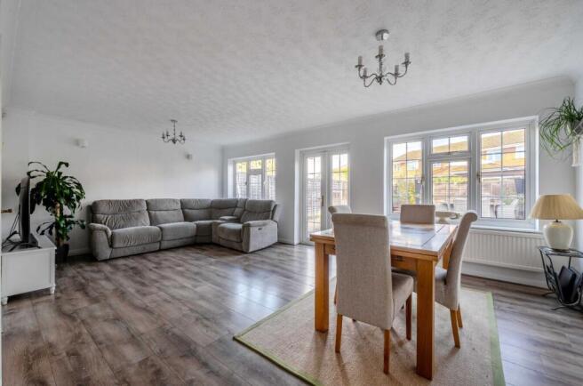 1386675-24-693956...