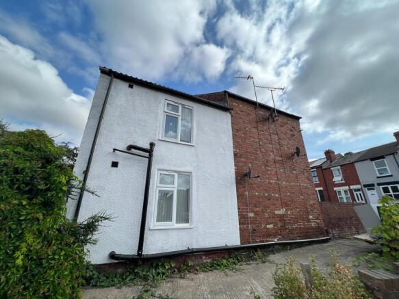 6 bed Detached for sale Image 8
