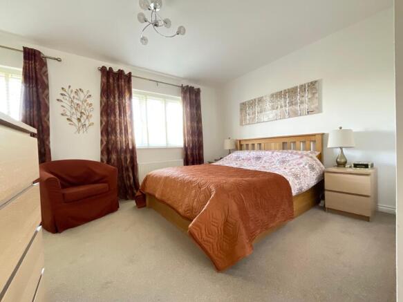 4 bed Detached for sale Image 12