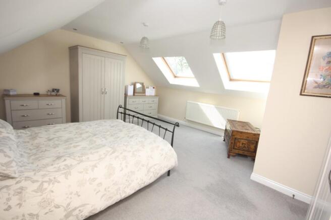 4 bed Detached for sale Image 8