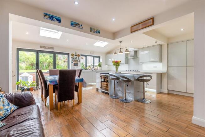 8596089-interior18v2.jpg