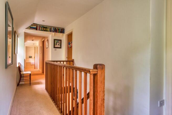 4 bed Detached for sale Image 11