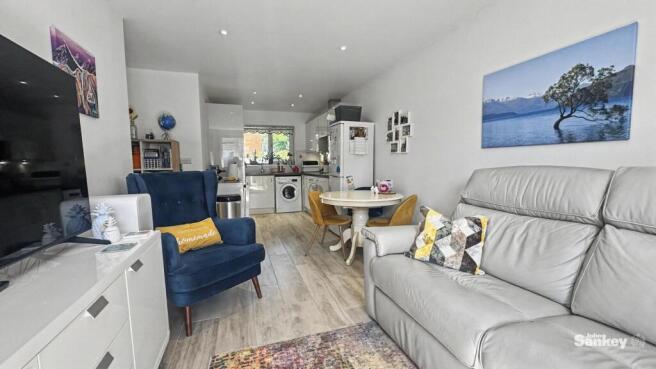 Dalestorth Road, Sutton-In-Ashfield, NG17 photo 4