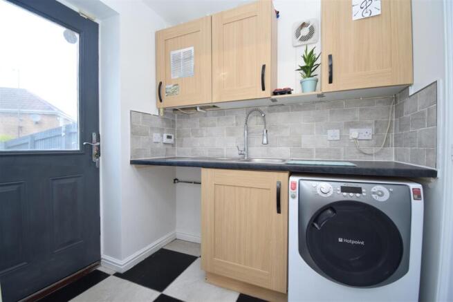 5 bed Detached to rent Image 6
