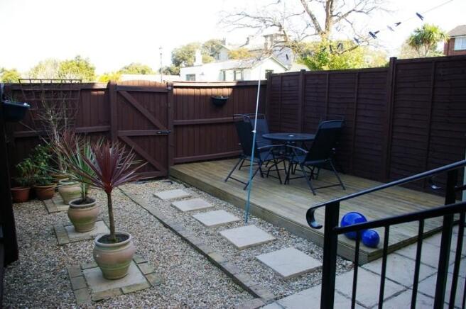 ENCLOSED GARDEN