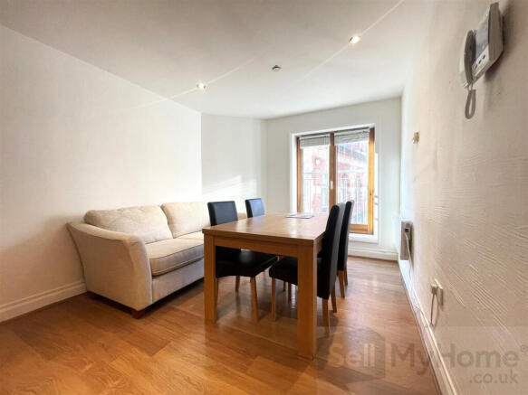 Living / dining area