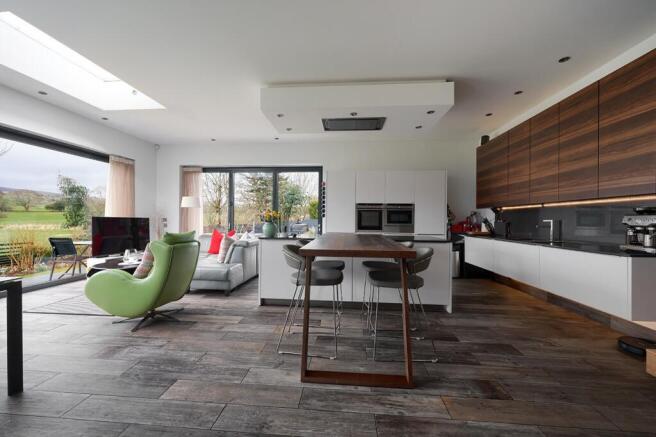 4 bed Detached for sale Image 5