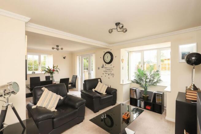 4 bed Detached for sale Image 8