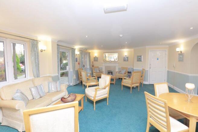 COMMUNAL LOUNGE