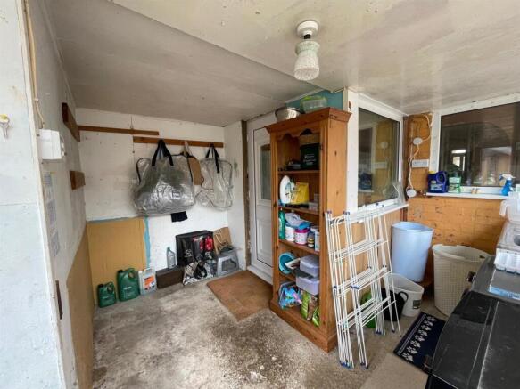 5 bed Semi-Detached for sale Image 10