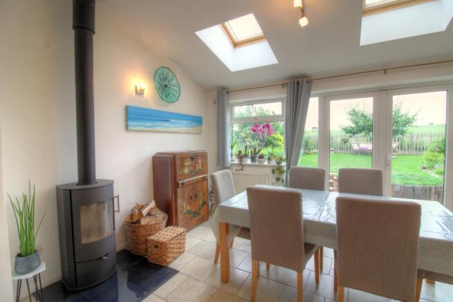 KITCHEN / DINER / FAMILY ROOM