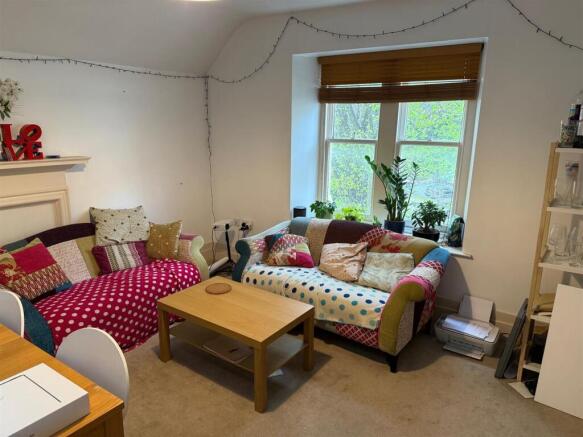 1 Queens Ave - Lounge.jpg