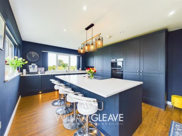 Kitchen/ Dining Room