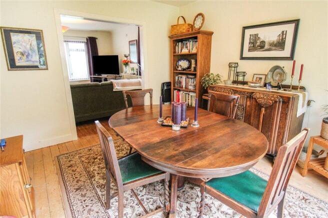 5 bed Detached for sale Image 3