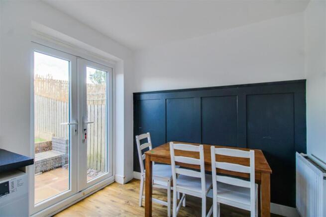 3 bed Town House for sale Image 4
