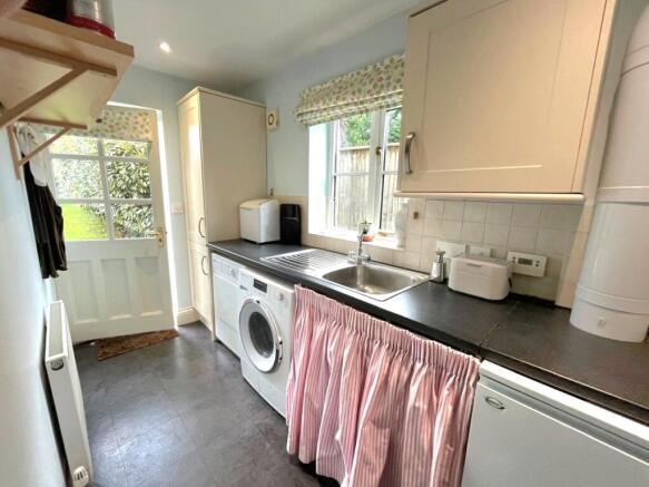 4 bed Detached for sale Image 11