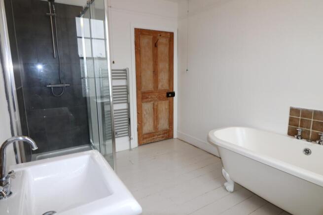 ADDITIONAL PHOTO OF BATHROOM