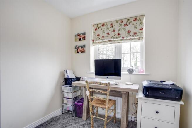 Bedroom / Study
