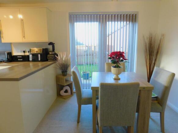 28 buttercup close (10)
