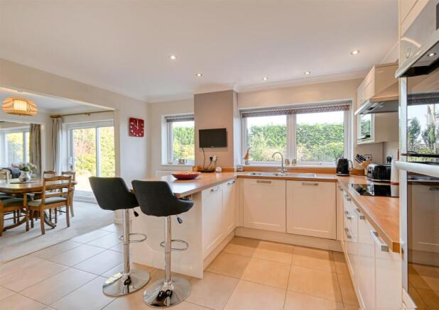 7 Huntsmans Close-04.jpg