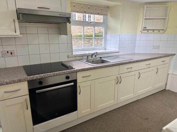3 bed House for sale Image 4