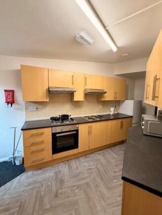 5 bed End of Terrace to rent Image 5