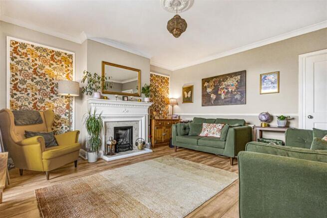 FAMILY LOUNGE