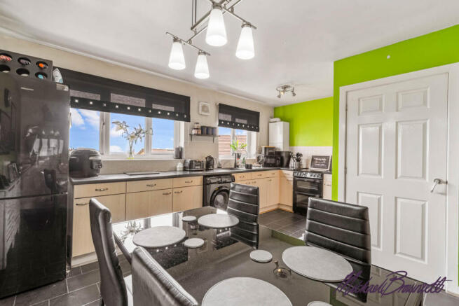 3 bed Semi-Detached for sale Image 6
