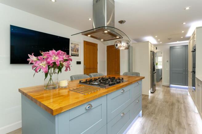 4 bed Detached to rent Image 9