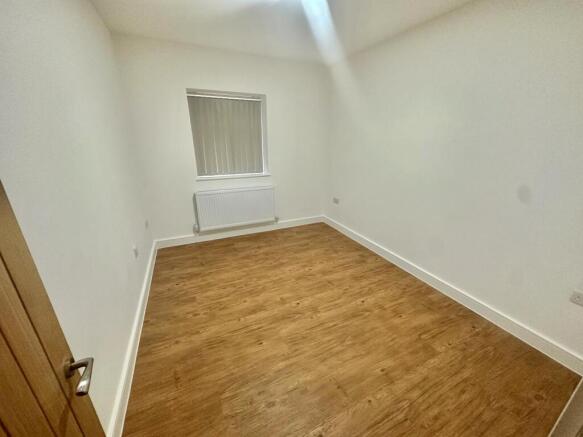 2 bed Apartment to rent Image 4