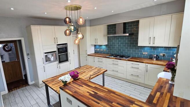 4 bed Terraced for sale Image 5