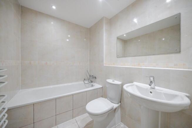 2 bed Flat for sale Image 8