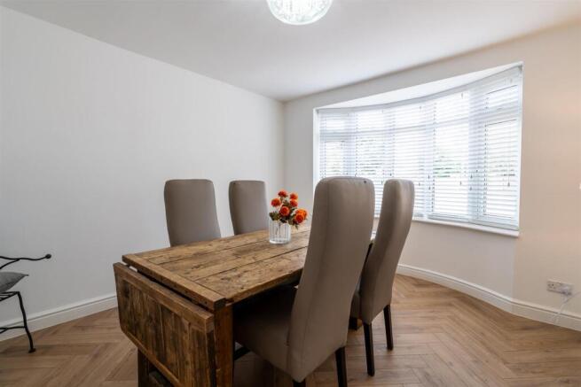 5 bed Detached for sale Image 6